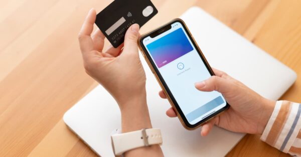 Como Inserir um Cartão em um iPhone em 7 Passos Simples